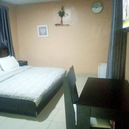 Staycation Suites And Apartment Lagos Exterior foto