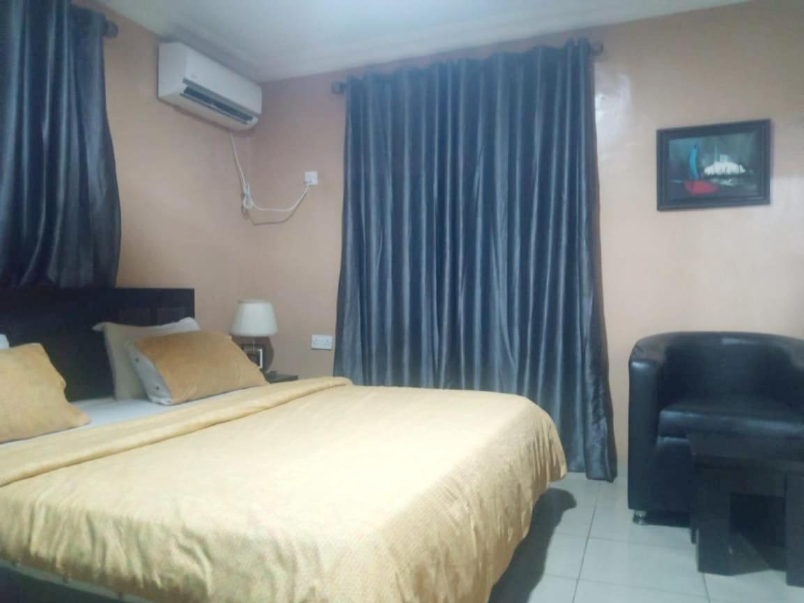 Staycation Suites And Apartment Lagos Exterior foto