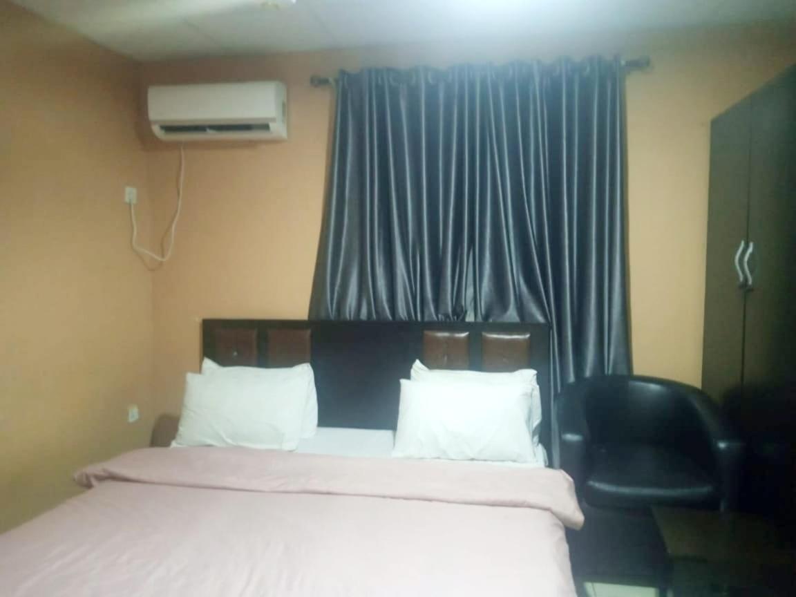 Staycation Suites And Apartment Lagos Exterior foto