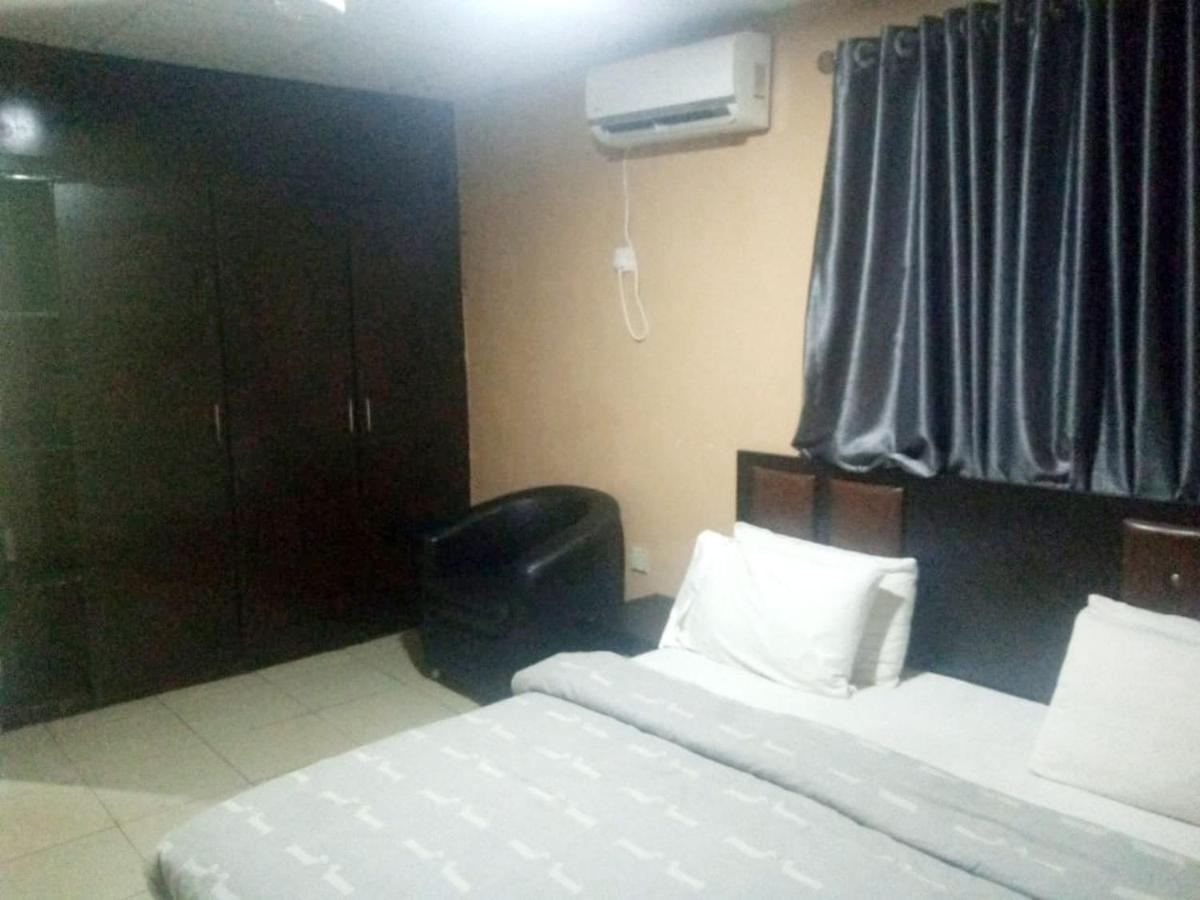 Staycation Suites And Apartment Lagos Exterior foto