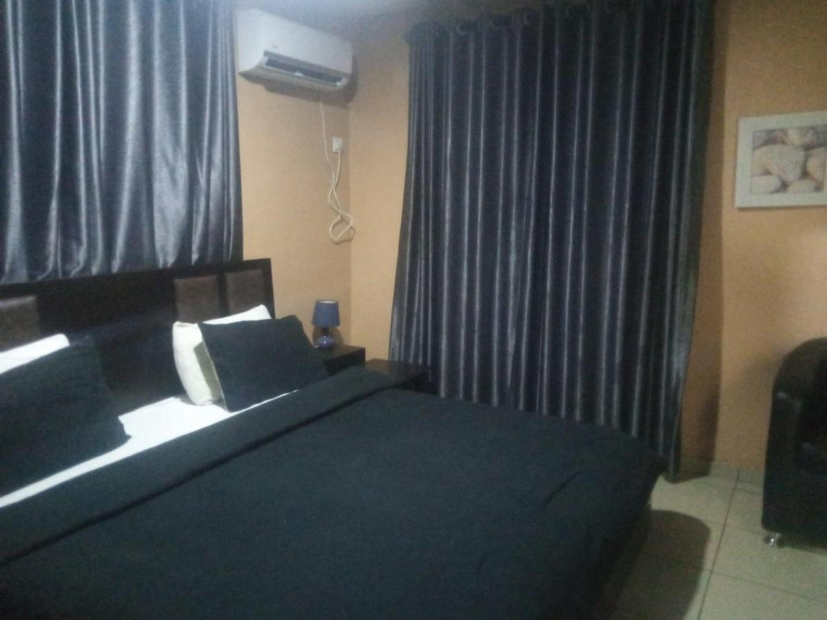 Staycation Suites And Apartment Lagos Exterior foto