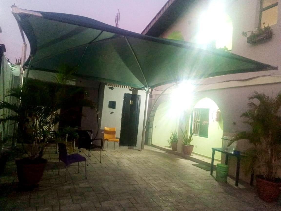 Staycation Suites And Apartment Lagos Exterior foto