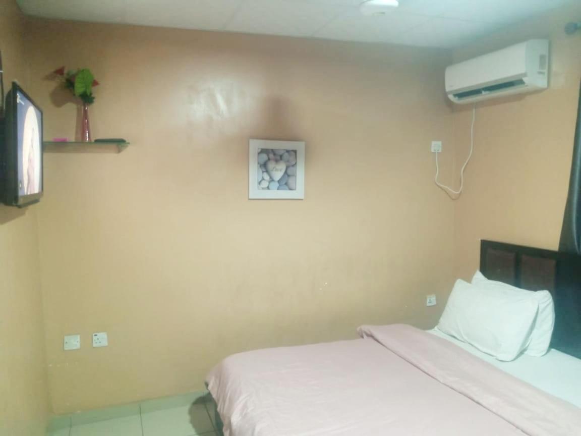Staycation Suites And Apartment Lagos Exterior foto