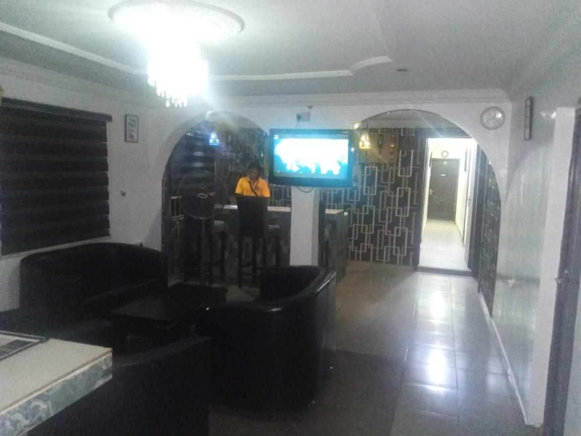 Staycation Suites And Apartment Lagos Exterior foto