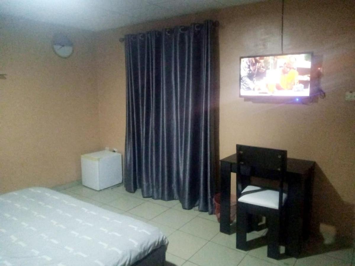 Staycation Suites And Apartment Lagos Exterior foto