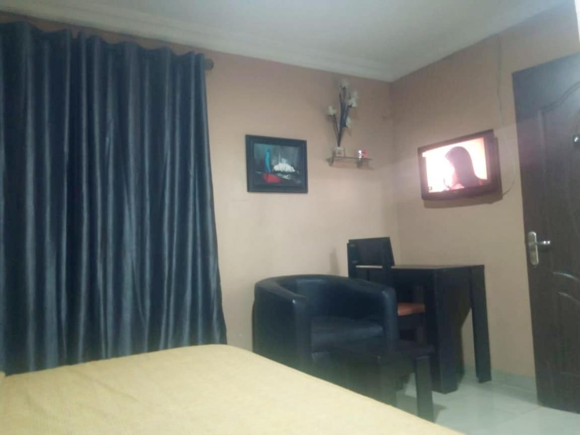 Staycation Suites And Apartment Lagos Exterior foto