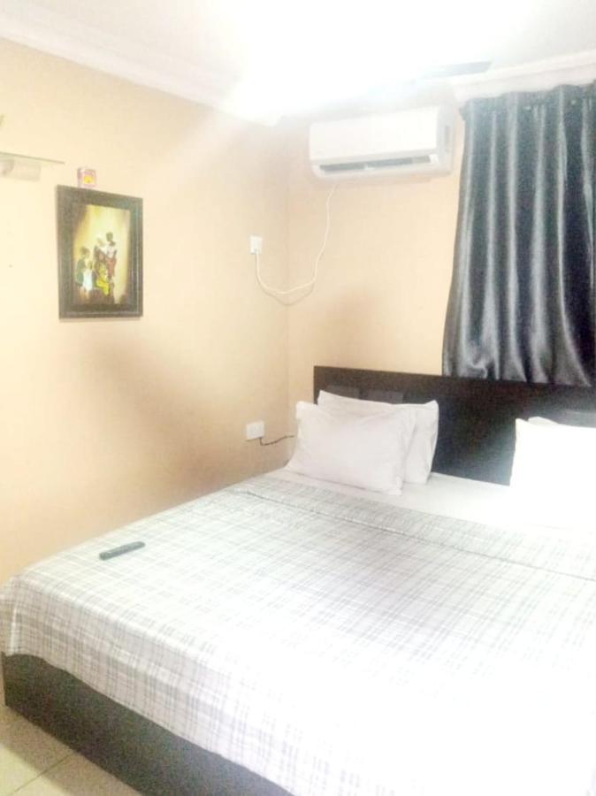Staycation Suites And Apartment Lagos Exterior foto