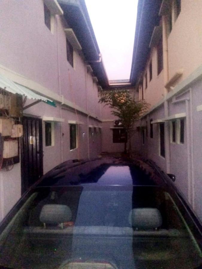 Staycation Suites And Apartment Lagos Exterior foto