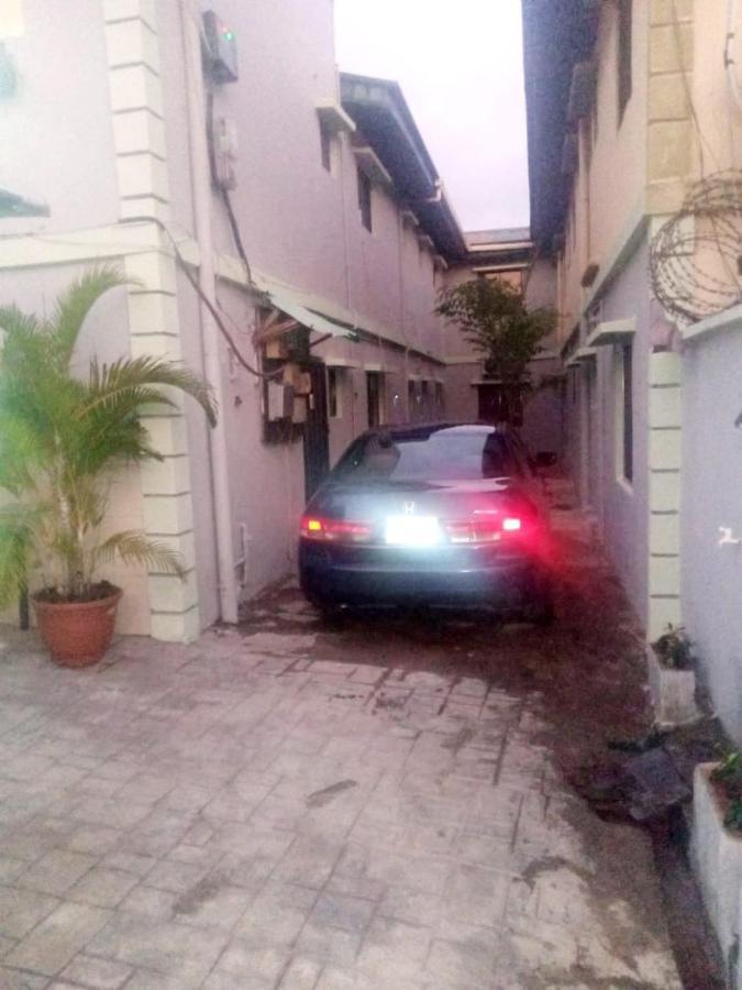 Staycation Suites And Apartment Lagos Exterior foto