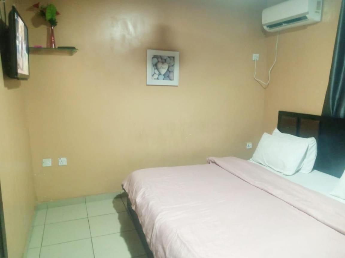 Staycation Suites And Apartment Lagos Exterior foto
