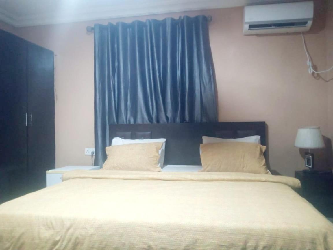 Staycation Suites And Apartment Lagos Exterior foto