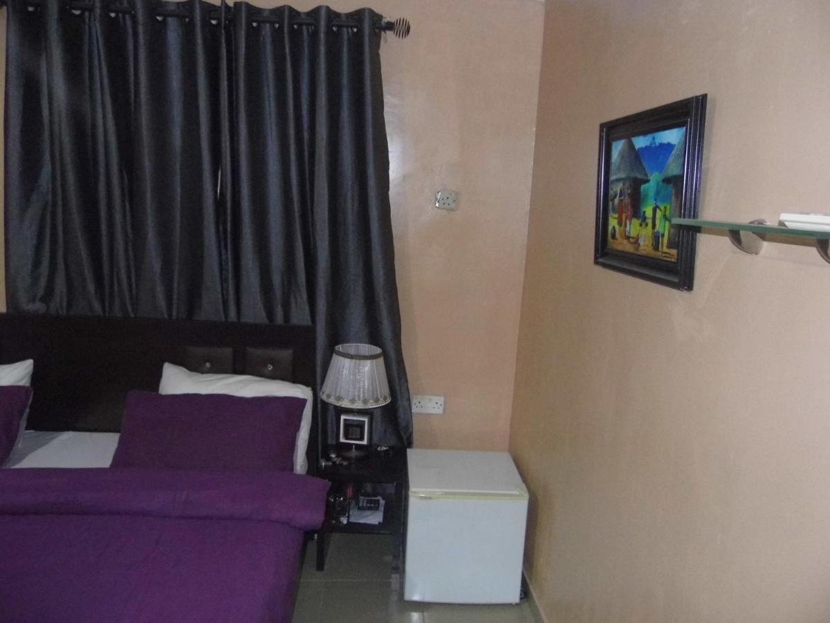 Staycation Suites And Apartment Lagos Exterior foto