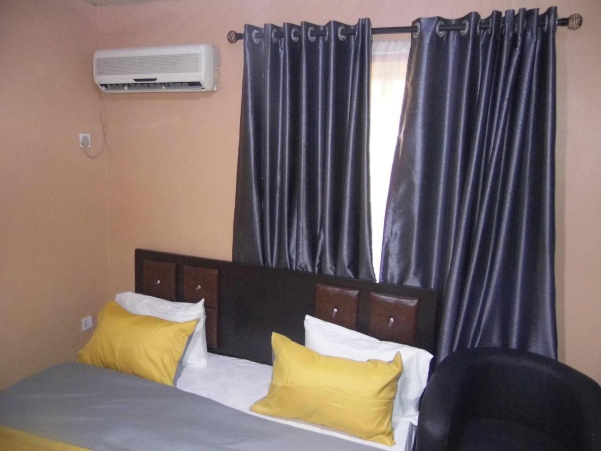 Staycation Suites And Apartment Lagos Exterior foto