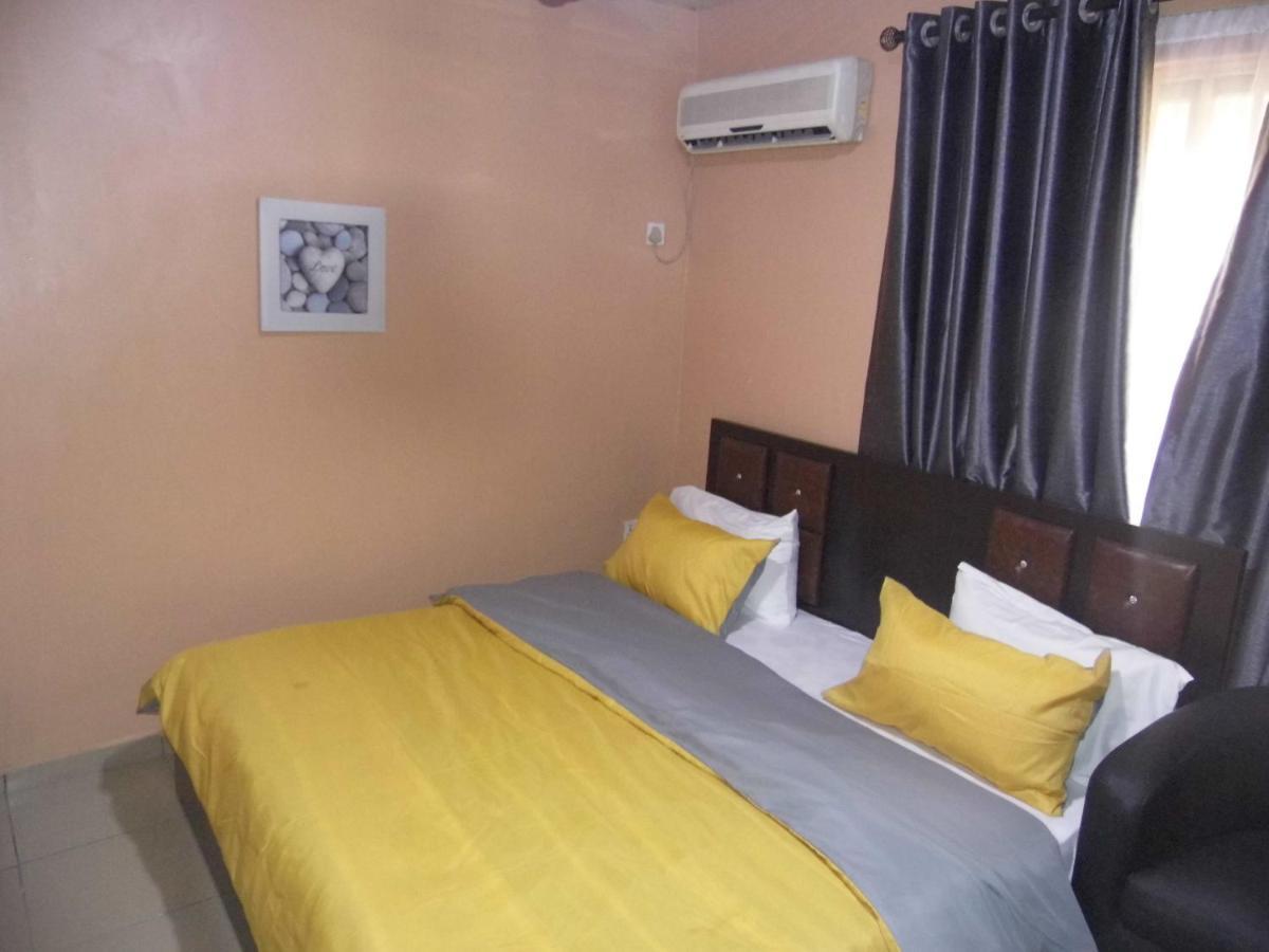 Staycation Suites And Apartment Lagos Exterior foto