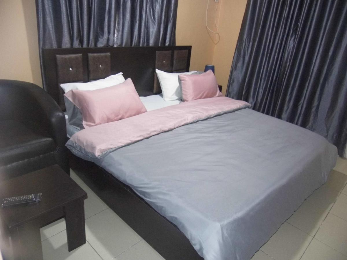 Staycation Suites And Apartment Lagos Exterior foto