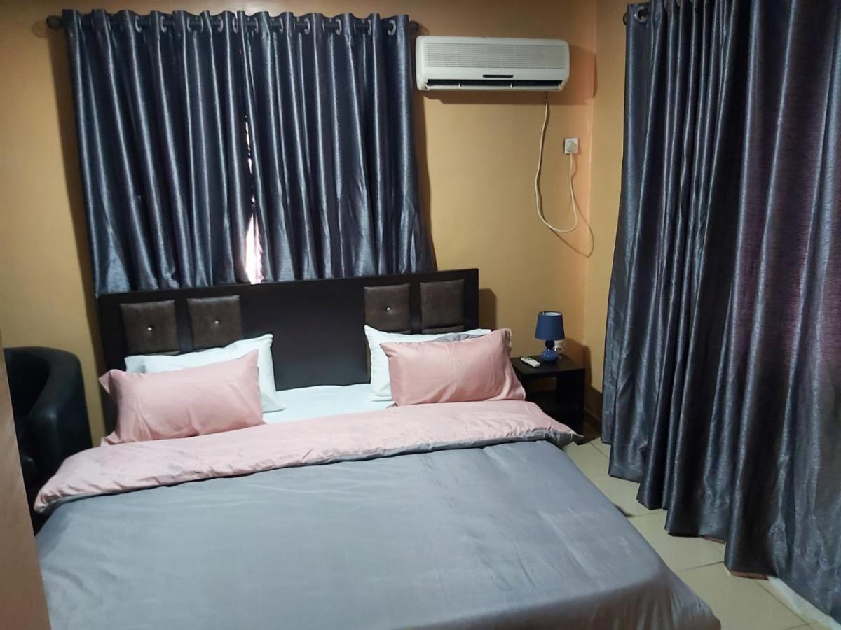 Staycation Suites And Apartment Lagos Exterior foto