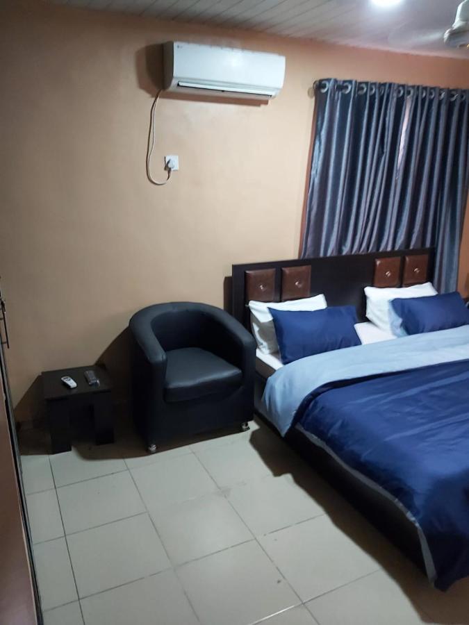 Staycation Suites And Apartment Lagos Exterior foto