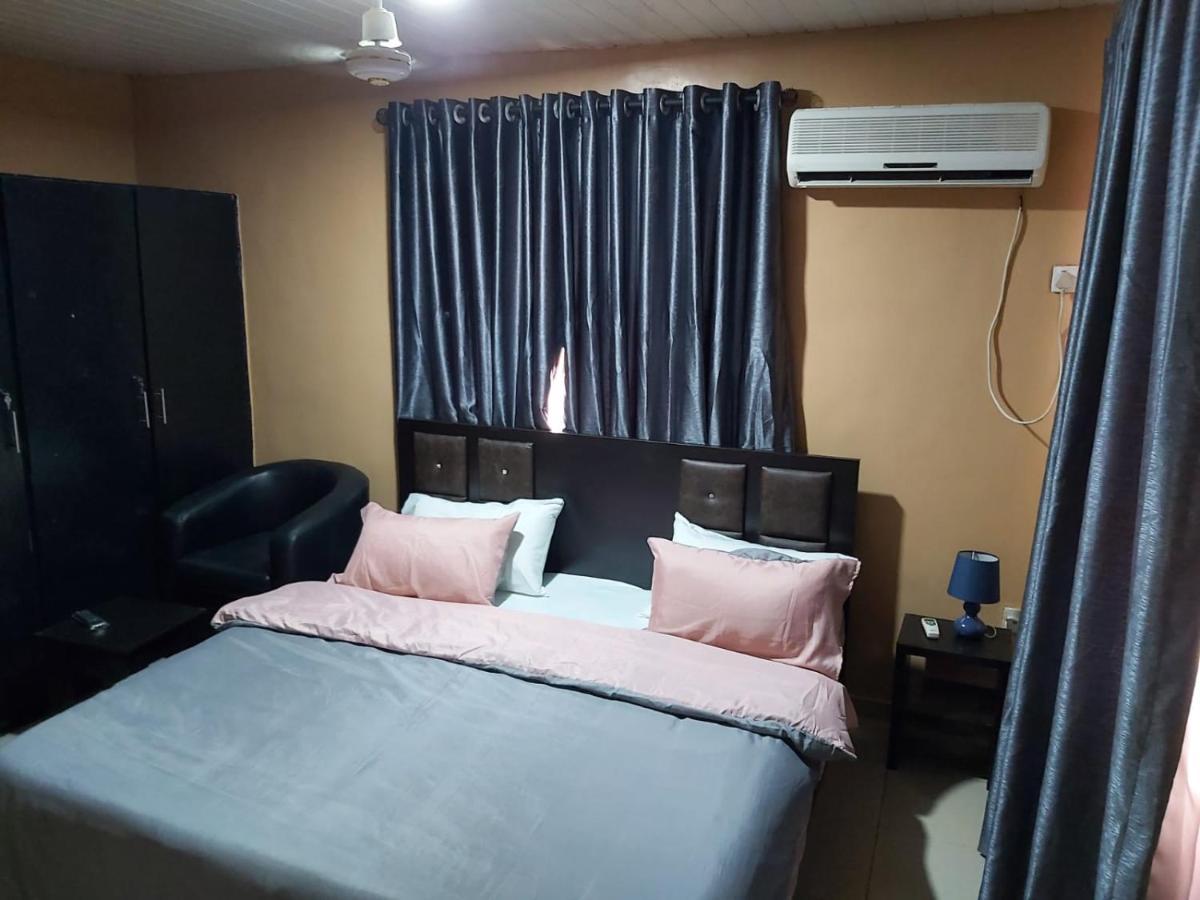 Staycation Suites And Apartment Lagos Exterior foto