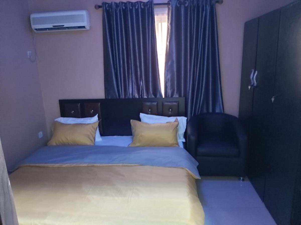 Staycation Suites And Apartment Lagos Exterior foto