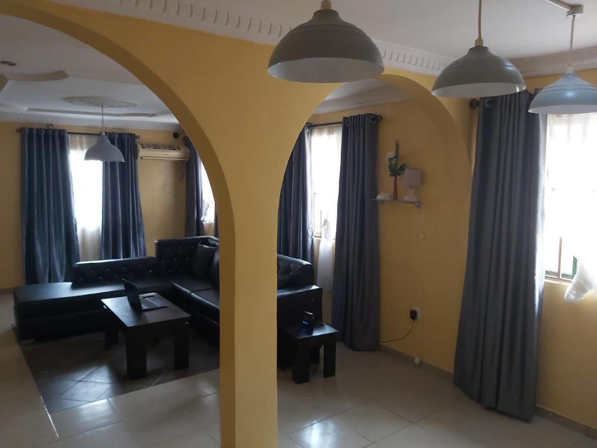 Staycation Suites And Apartment Lagos Exterior foto